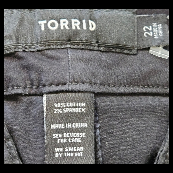 TORRID Plus Size 5" Black Stretch Sateen Mid-rise Rise Shorts Size 22 - Picture 9 of 14